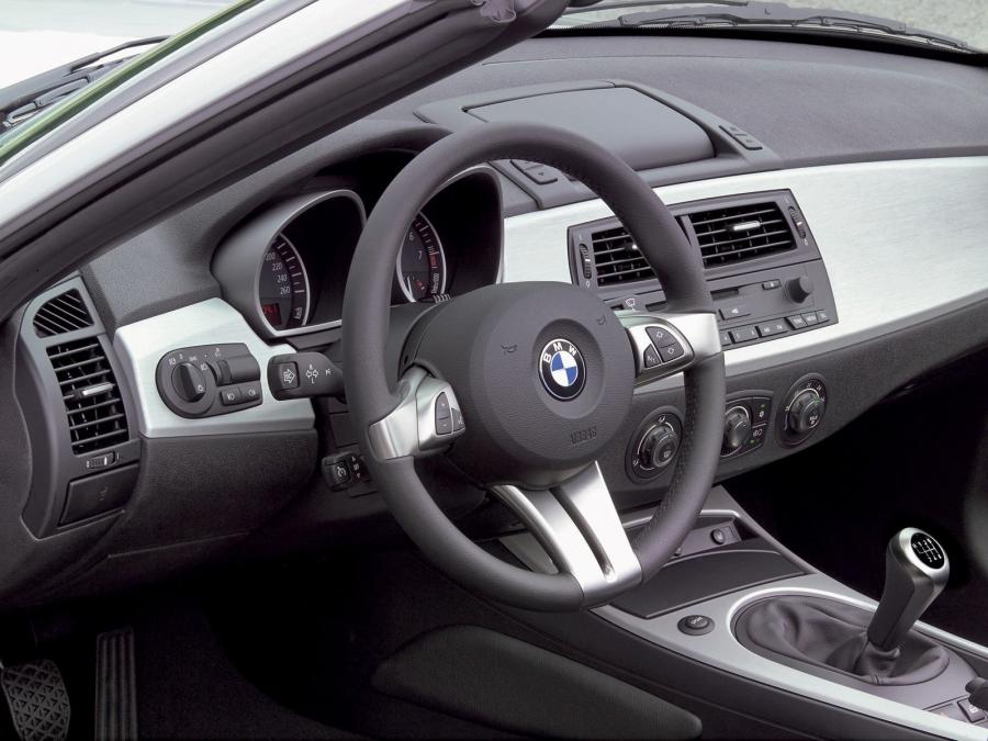 Панель приборов BMW Z4 3.0i Roadster (E85) 2002 года  (фото 21 из 28)